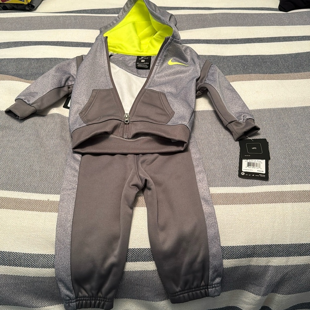 Infant Nike sweatsuit